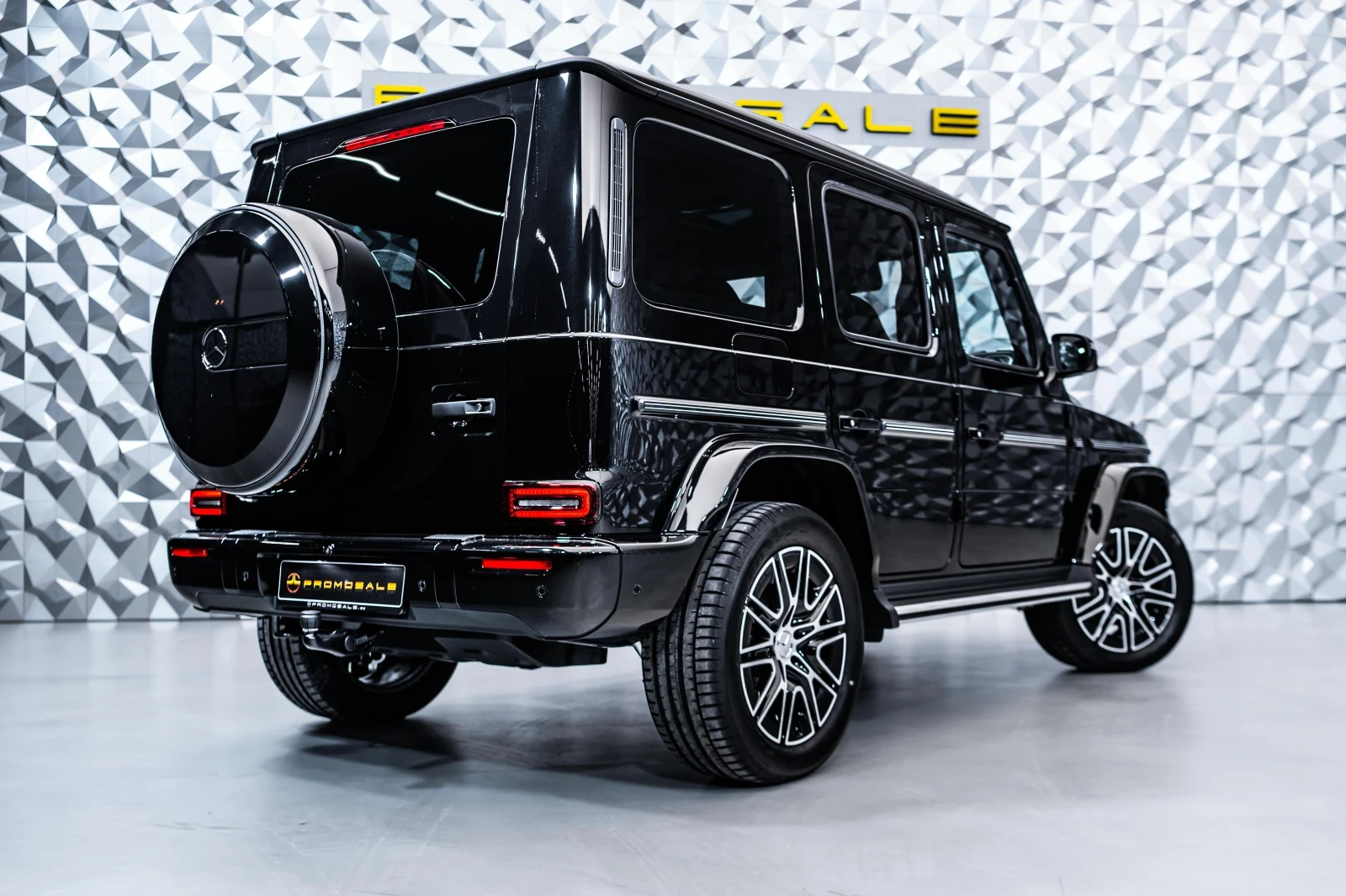 Mercedes-Benz G 450 d 4M AMG* Night* Pano* Burm - изображение 4