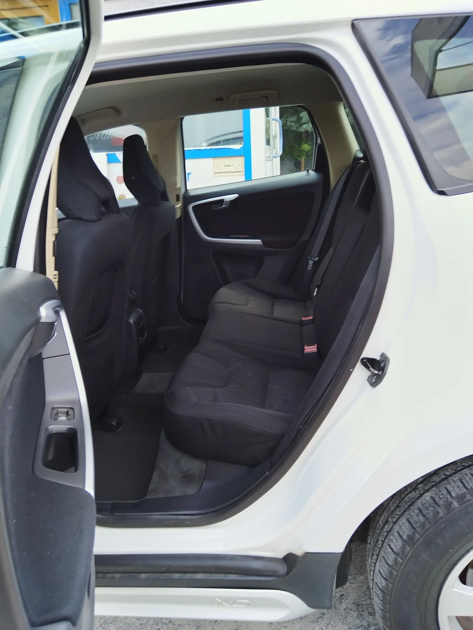 Volvo XC60 2.4D.-D5 - изображение 10