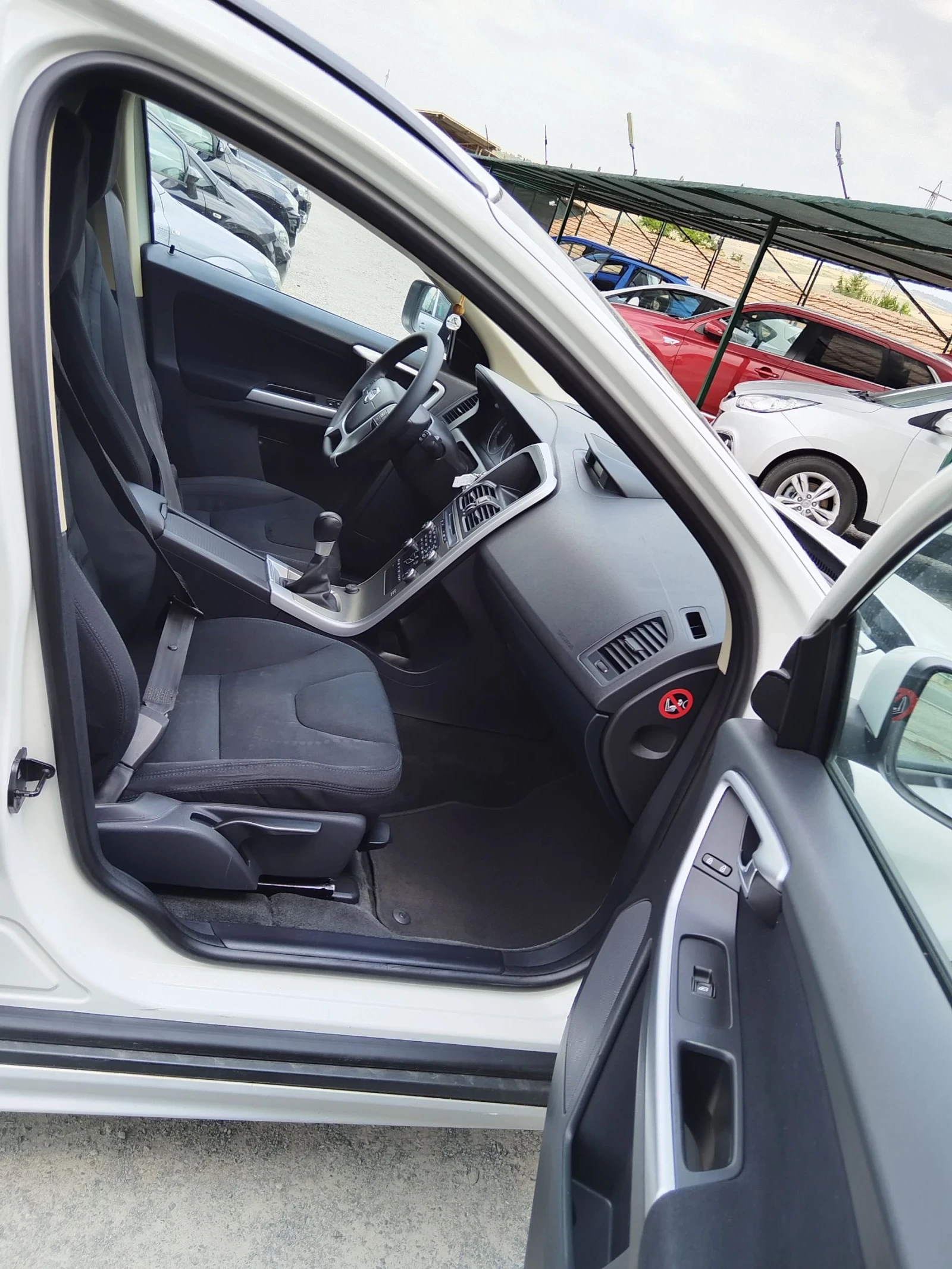 Volvo XC60 2.4D.-D5 - изображение 9