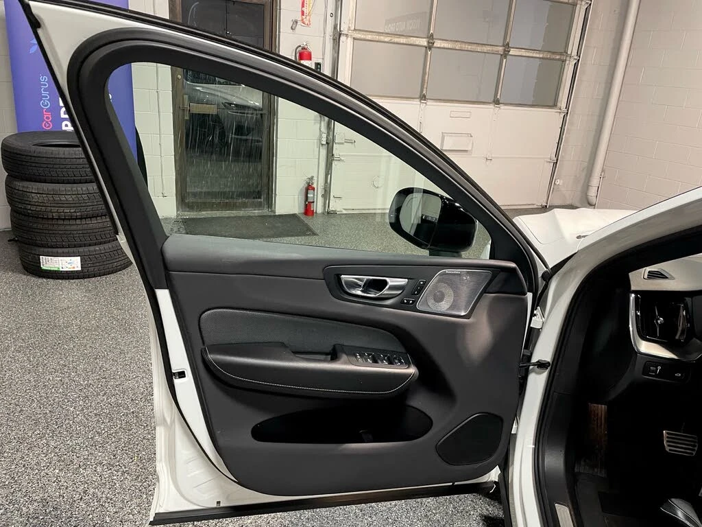 Volvo XC60 B6* R-Design* АвтоКредит* (ЦЕНА ДО БГ) - изображение 9