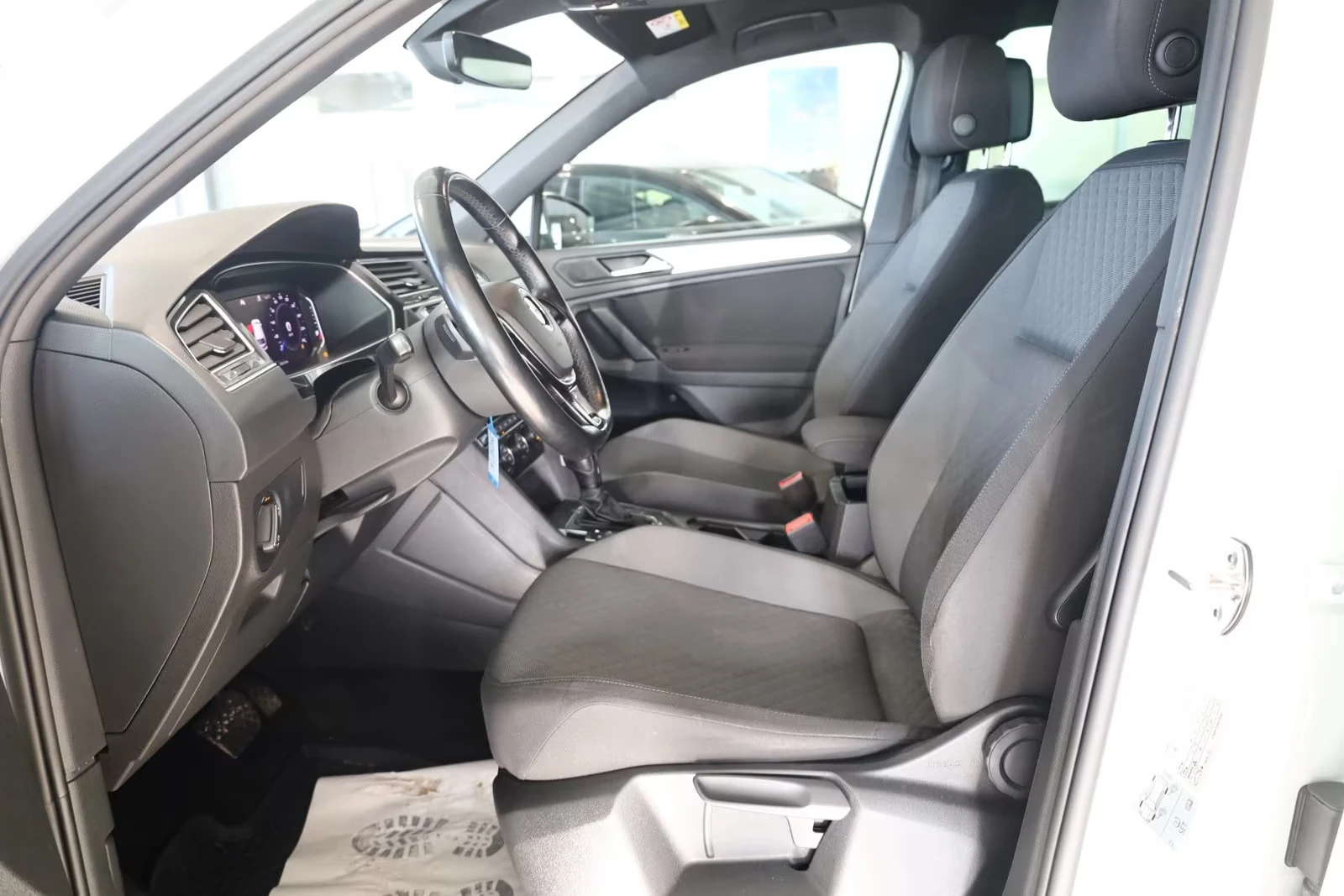 VW Tiguan 2.0TSI/4X4/DSG/EXECUTIVE/CAM/LED/NAVI/99 899 км, снимка 6 - Автомобили и джипове - 54679965
