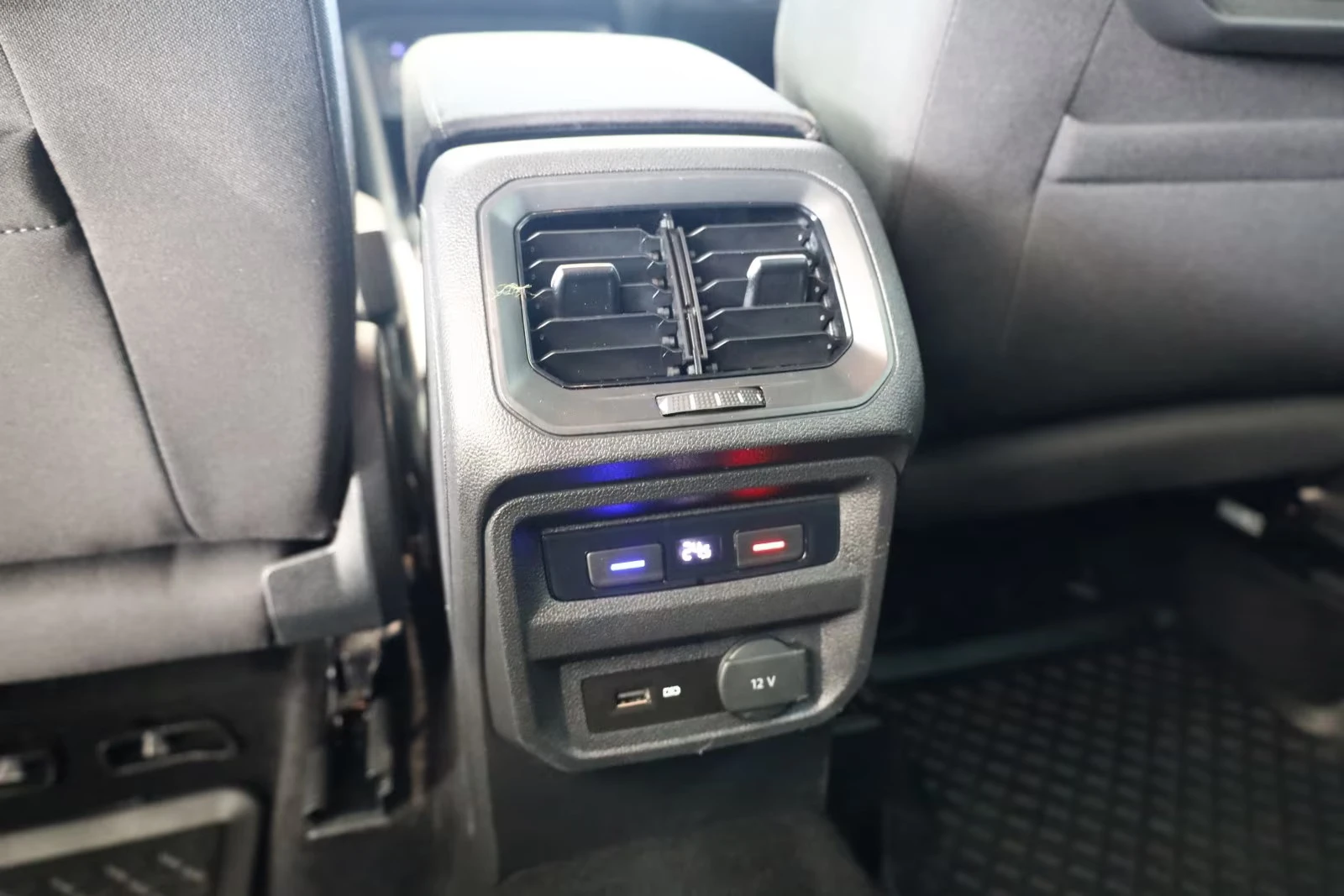 VW Tiguan 2.0TSI/4X4/DSG/EXECUTIVE/CAM/LED/NAVI/99 899 км, снимка 15 - Автомобили и джипове - 54679965