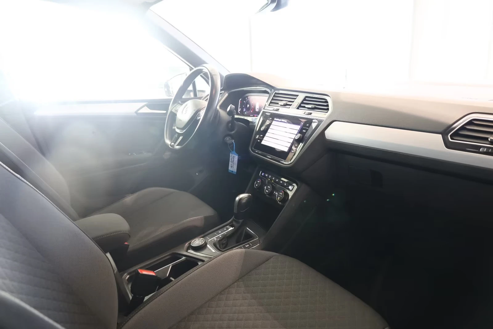 VW Tiguan 2.0TSI/4X4/DSG/EXECUTIVE/CAM/LED/NAVI/99 899 км, снимка 9 - Автомобили и джипове - 54679965