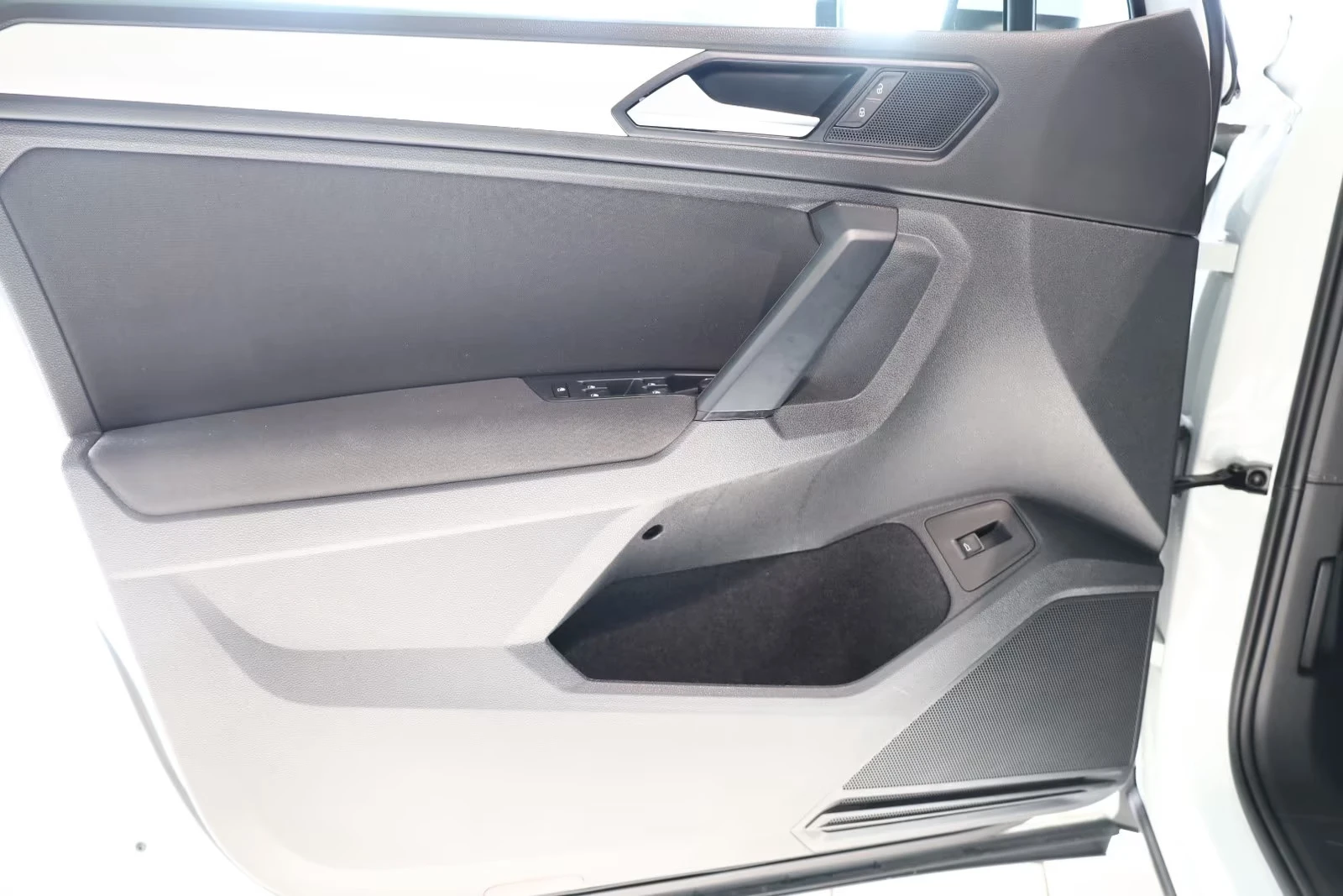 VW Tiguan 2.0TSI/4X4/DSG/EXECUTIVE/CAM/LED/NAVI/99 899 км, снимка 5 - Автомобили и джипове - 54679965
