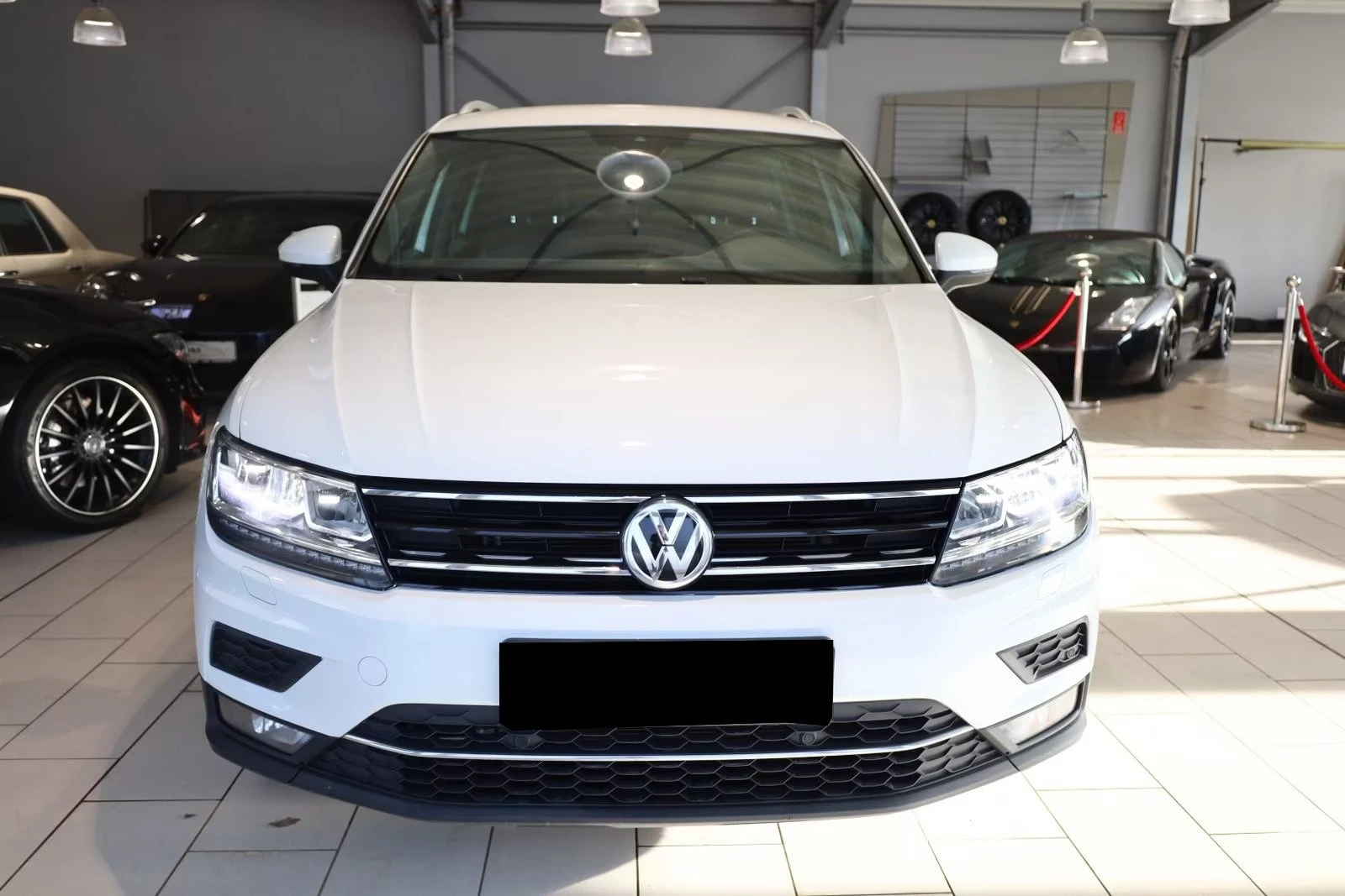 VW Tiguan 2.0TSI/4X4/DSG/EXECUTIVE/CAM/LED/NAVI/99 899 км, снимка 2 - Автомобили и джипове - 54679965