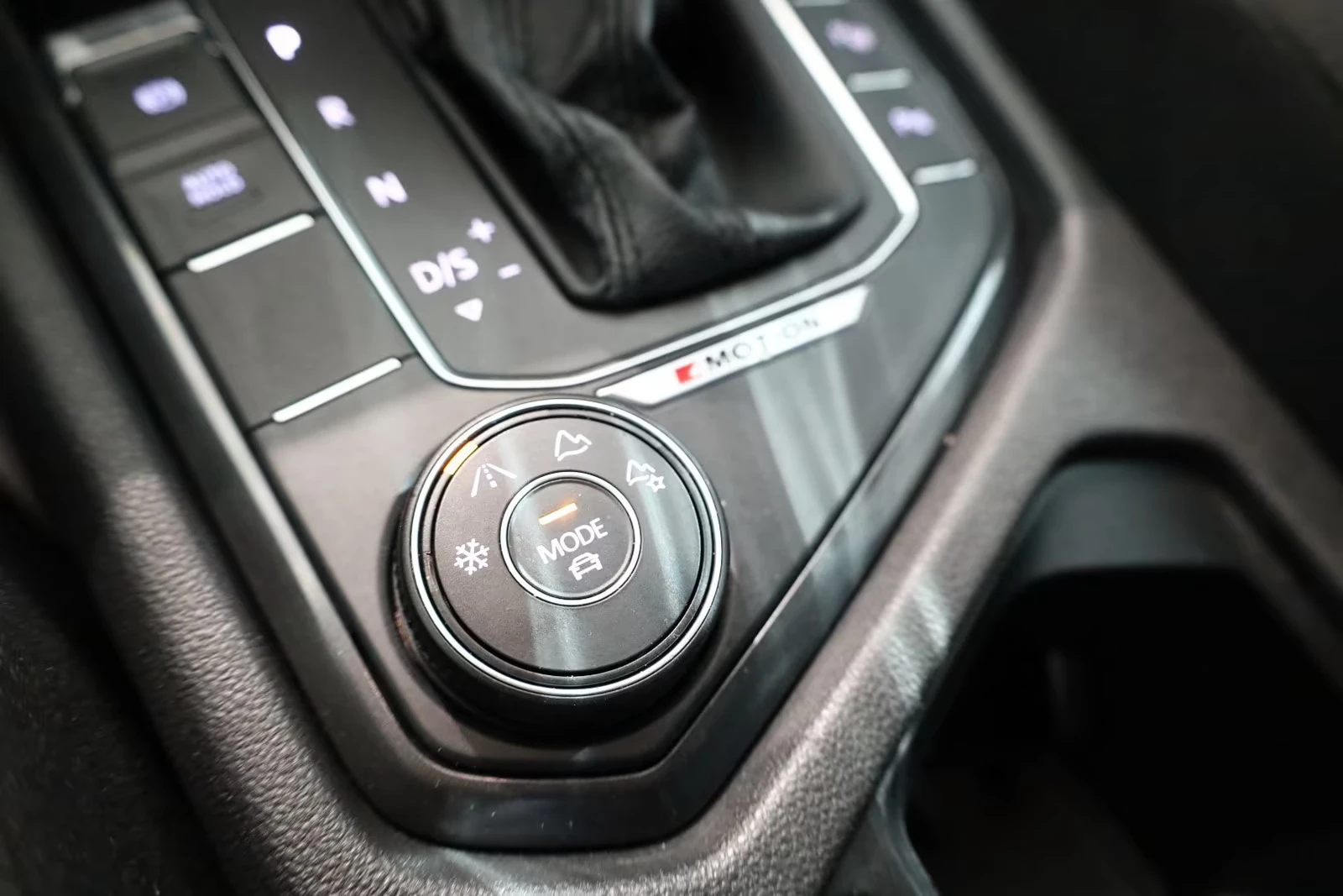 VW Tiguan 2.0TSI/4X4/DSG/EXECUTIVE/CAM/LED/NAVI/99 899 км, снимка 13 - Автомобили и джипове - 54679965