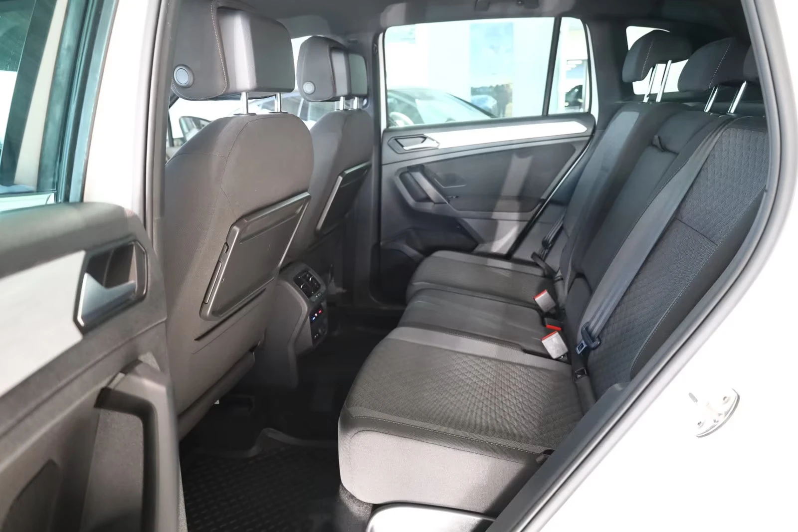 VW Tiguan 2.0TSI/4X4/DSG/EXECUTIVE/CAM/LED/NAVI/99 899 км, снимка 14 - Автомобили и джипове - 54679965