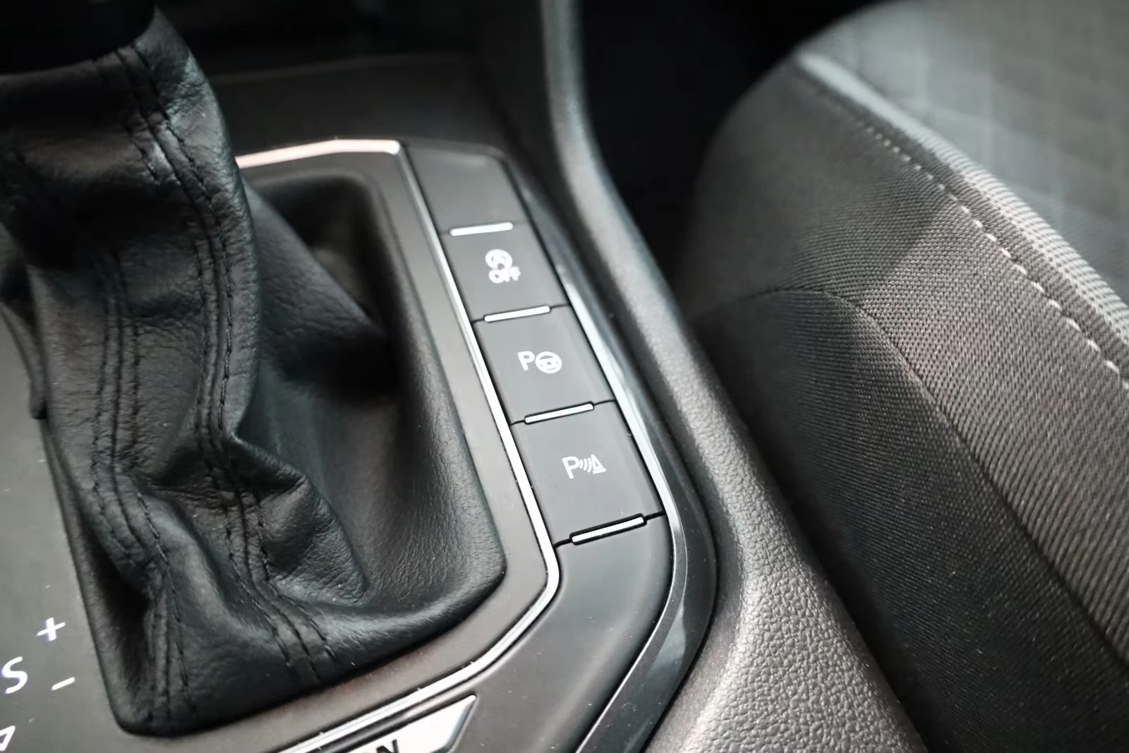 VW Tiguan 2.0TSI/4X4/DSG/EXECUTIVE/CAM/LED/NAVI/99 899 км, снимка 16 - Автомобили и джипове - 54679965