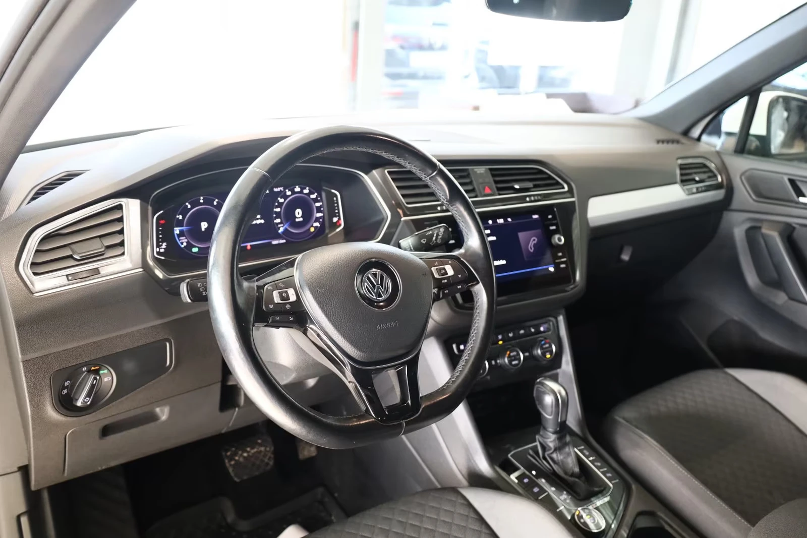 VW Tiguan 2.0TSI/4X4/DSG/EXECUTIVE/CAM/LED/NAVI/99 899 км, снимка 8 - Автомобили и джипове - 54679965