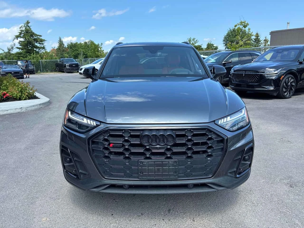 Audi SQ5 Technik | CARFAX | АВТОКРЕДИТ БЕЗ ПЪРВОНАЧАЛНА, снимка 2 - Автомобили и джипове - 55335699