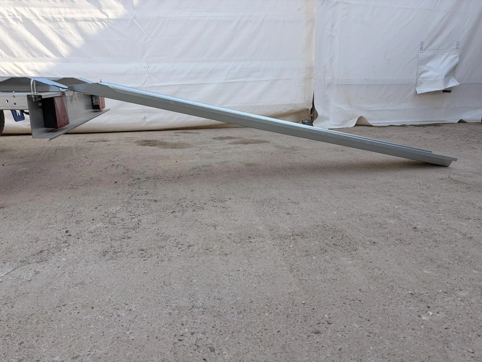 �� ��������� NIEWIADOW �� 2 ���������� B7320M2 | Mobile.bg � ����������� 4