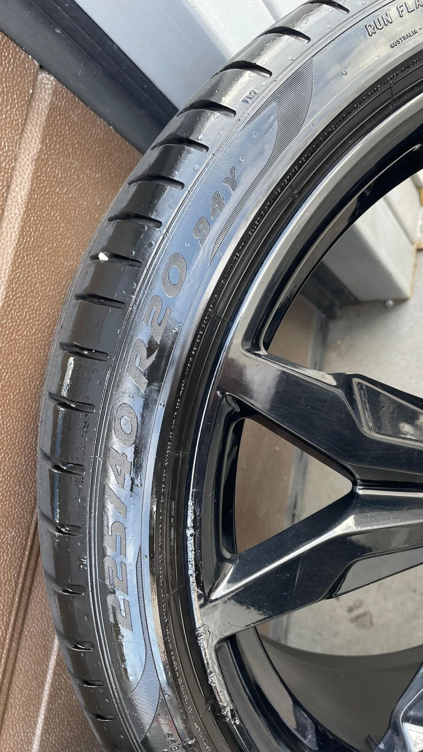 Гуми с джанти Pirelli 225/40R20, снимка 3 - Гуми и джанти - 54587336