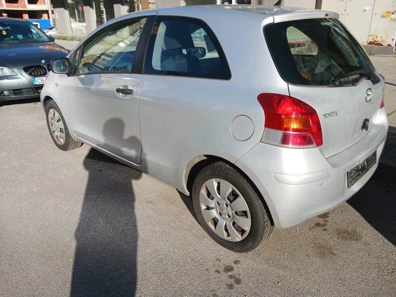 Toyota Yaris 1.3VVT топ състояние , снимка 8 - Автомобили и джипове - 47637379