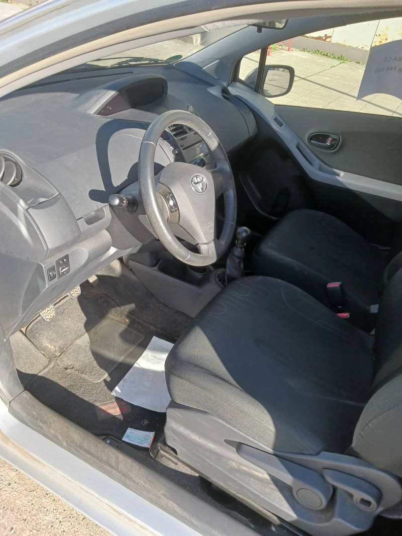 Toyota Yaris 1.3VVT топ състояние , снимка 9 - Автомобили и джипове - 47637379