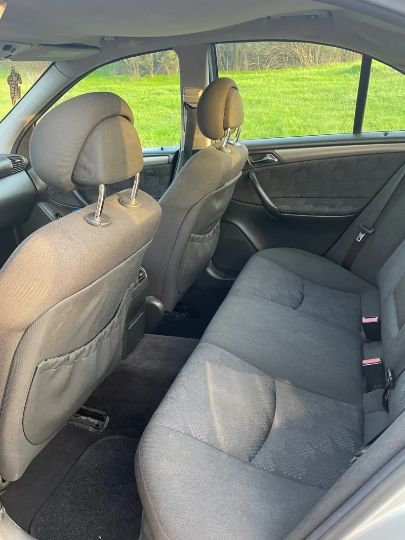 Mercedes-Benz C 220 CDI Avantgarde, снимка 10 - Автомобили и джипове - 51835694