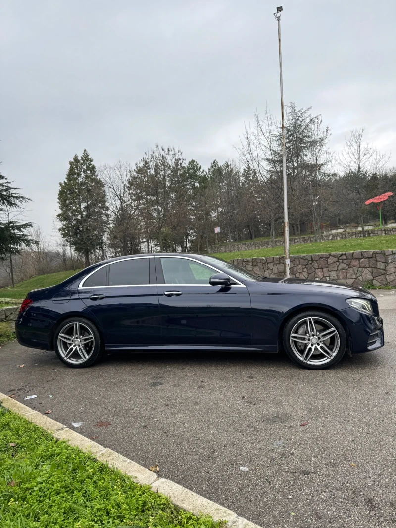 Mercedes-Benz E 220 9G/AMG/Packet/Digital/Head up/Keyless go/Distronic, снимка 5 - Автомобили и джипове - 52889403