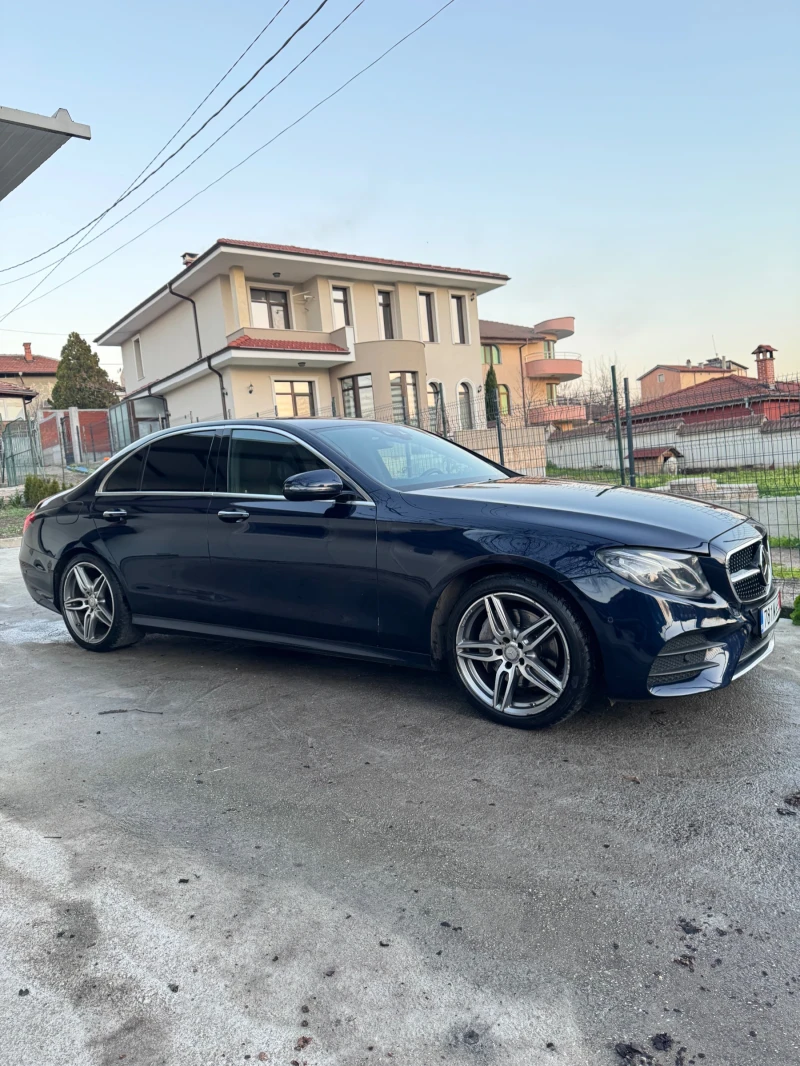 Mercedes-Benz E 220 9G/AMG/Packet/Digital/Head up/Keyless go/Distronic, снимка 5 - Автомобили и джипове - 52816275
