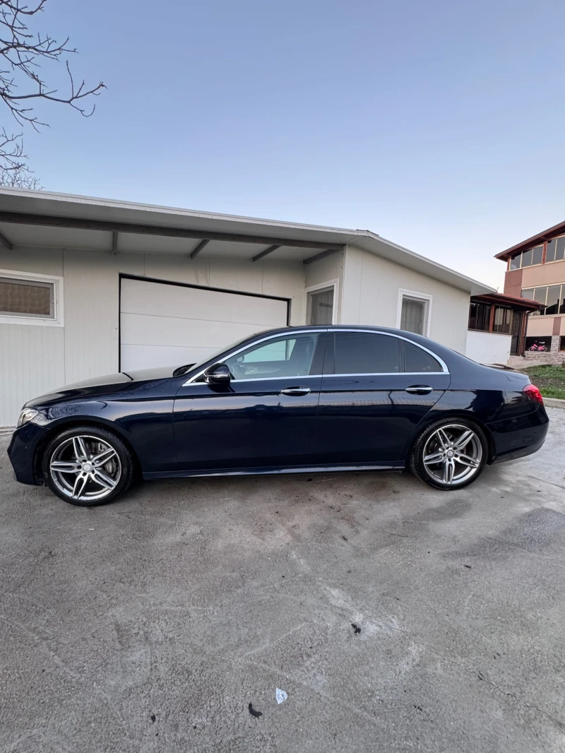 Mercedes-Benz E 220 9G/AMG/Packet/Digital/Head up/Keyless go/Distronic, снимка 7 - Автомобили и джипове - 52816275