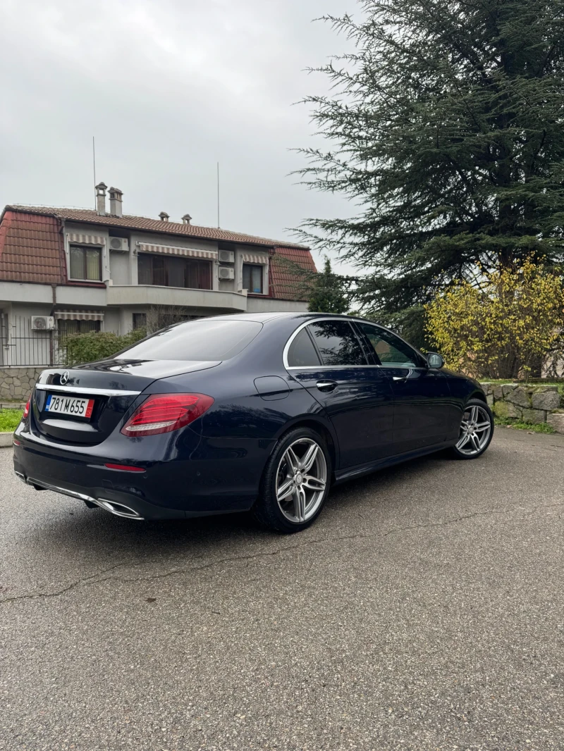 Mercedes-Benz E 220 9G/AMG/Packet/Digital/Head up/Keyless go/Distronic, снимка 4 - Автомобили и джипове - 52889403