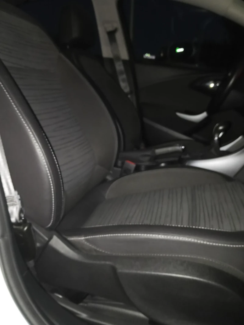 Opel Astra 1.6 CDTI, снимка 15 - Автомобили и джипове - 53573201