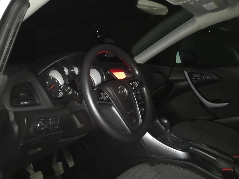 Opel Astra 1.6 CDTI, снимка 6 - Автомобили и джипове - 53573201