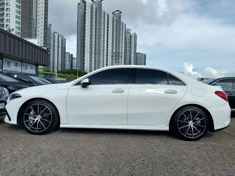 Mercedes-Benz A 35  S Amg 4Matic Sedan, снимка 3 - Автомобили и джипове - 56067986