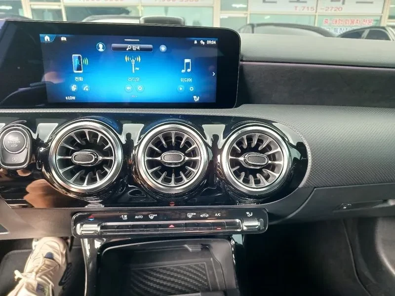 Mercedes-Benz A 35  S Amg 4Matic Sedan, снимка 14 - Автомобили и джипове - 56067986