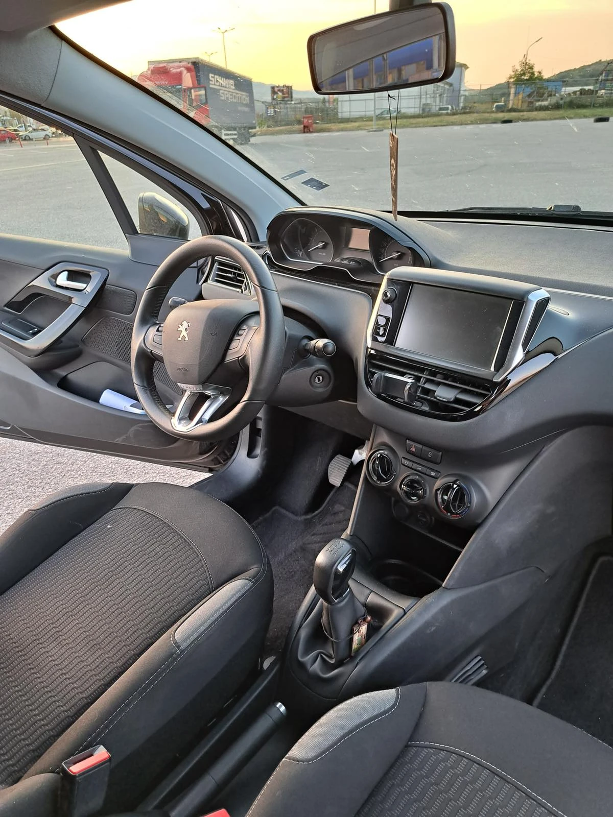 Peugeot 208  - изображение 9