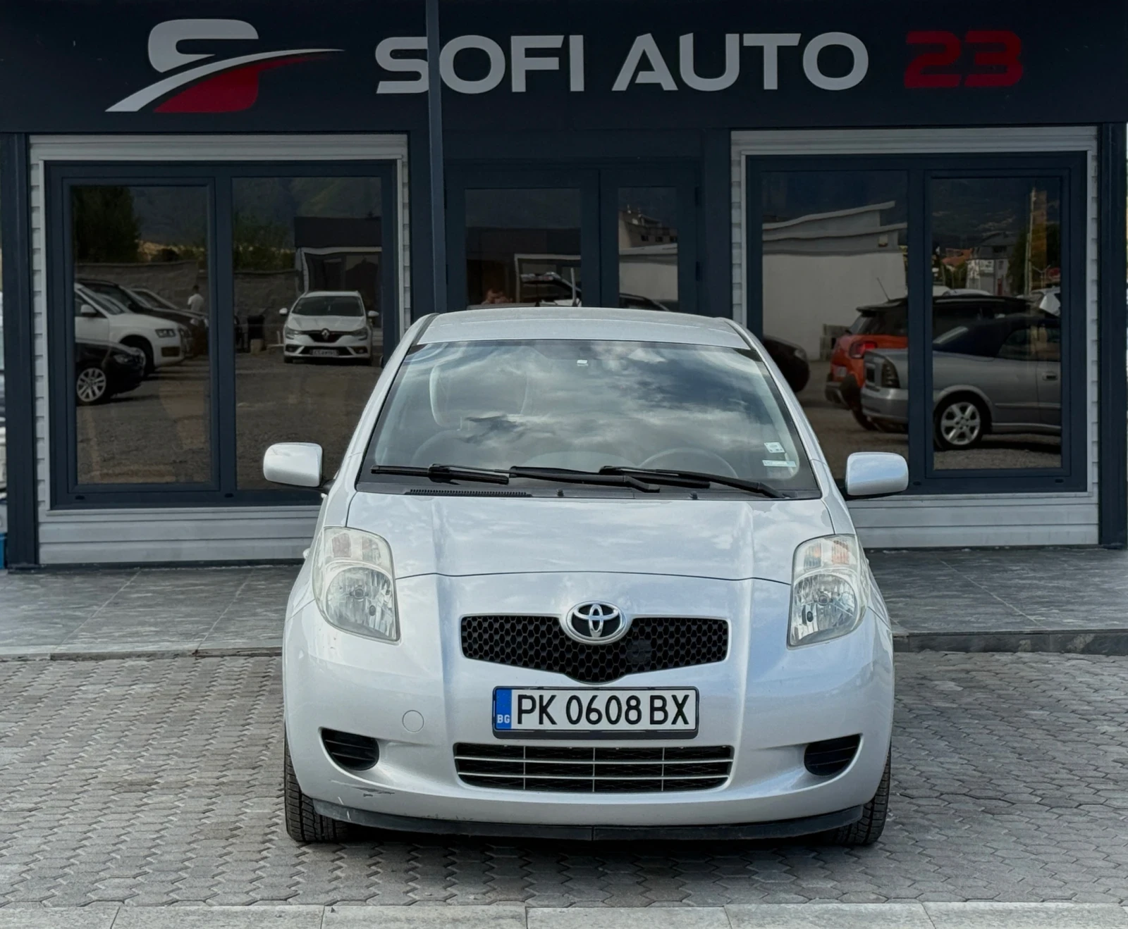 Toyota Yaris 1.3 регистриран обслужен! Сервизна книжка! - изображение 4