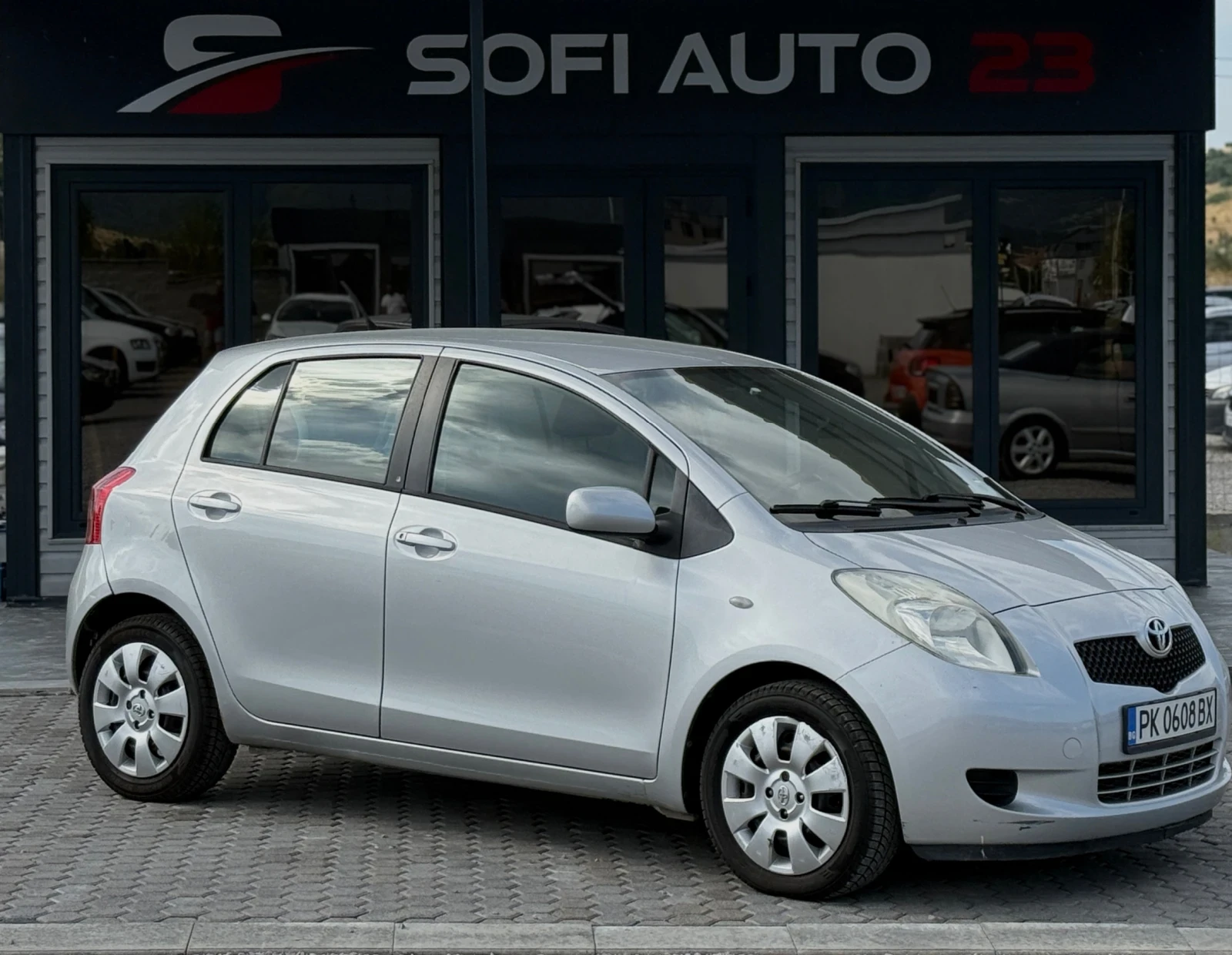 Toyota Yaris 1.3 регистриран обслужен! Сервизна книжка! - изображение 2
