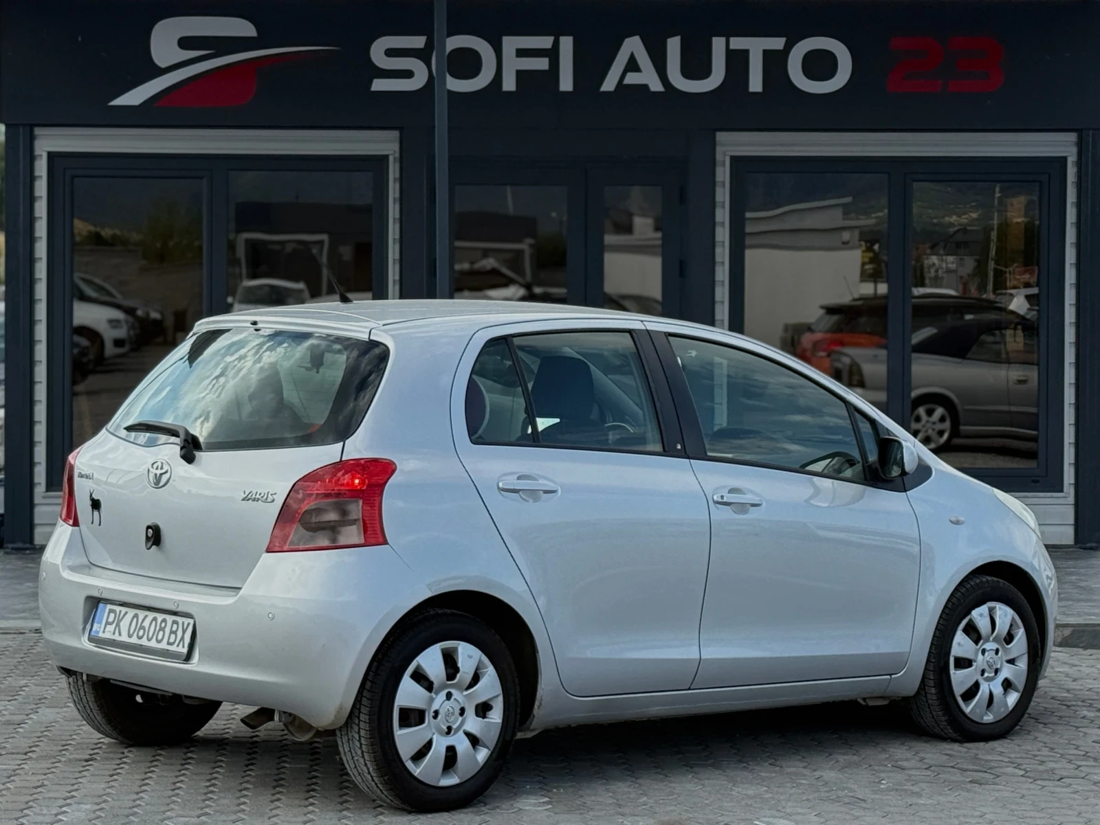 Toyota Yaris 1.3 регистриран обслужен! Сервизна книжка! - изображение 3
