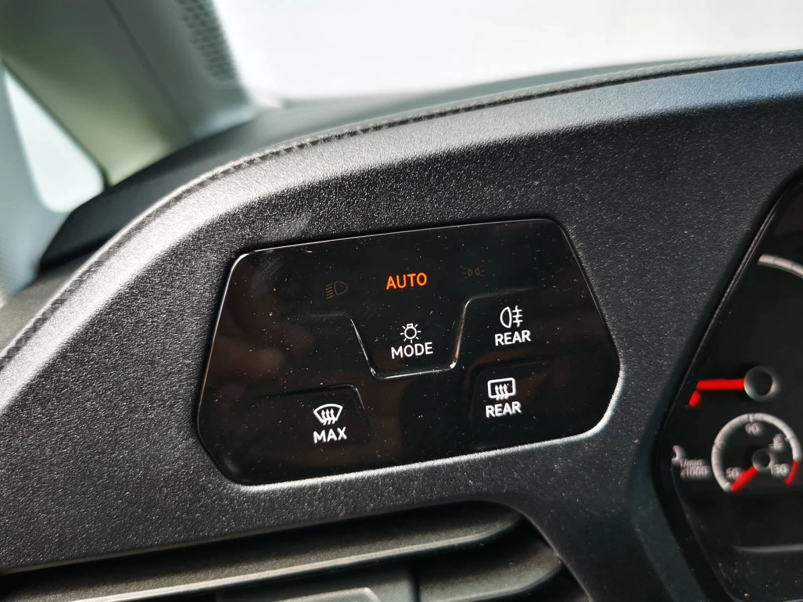 VW Caddy 2.0 TDI 102/N1/5места, снимка 9 - Автомобили и джипове - 53747527