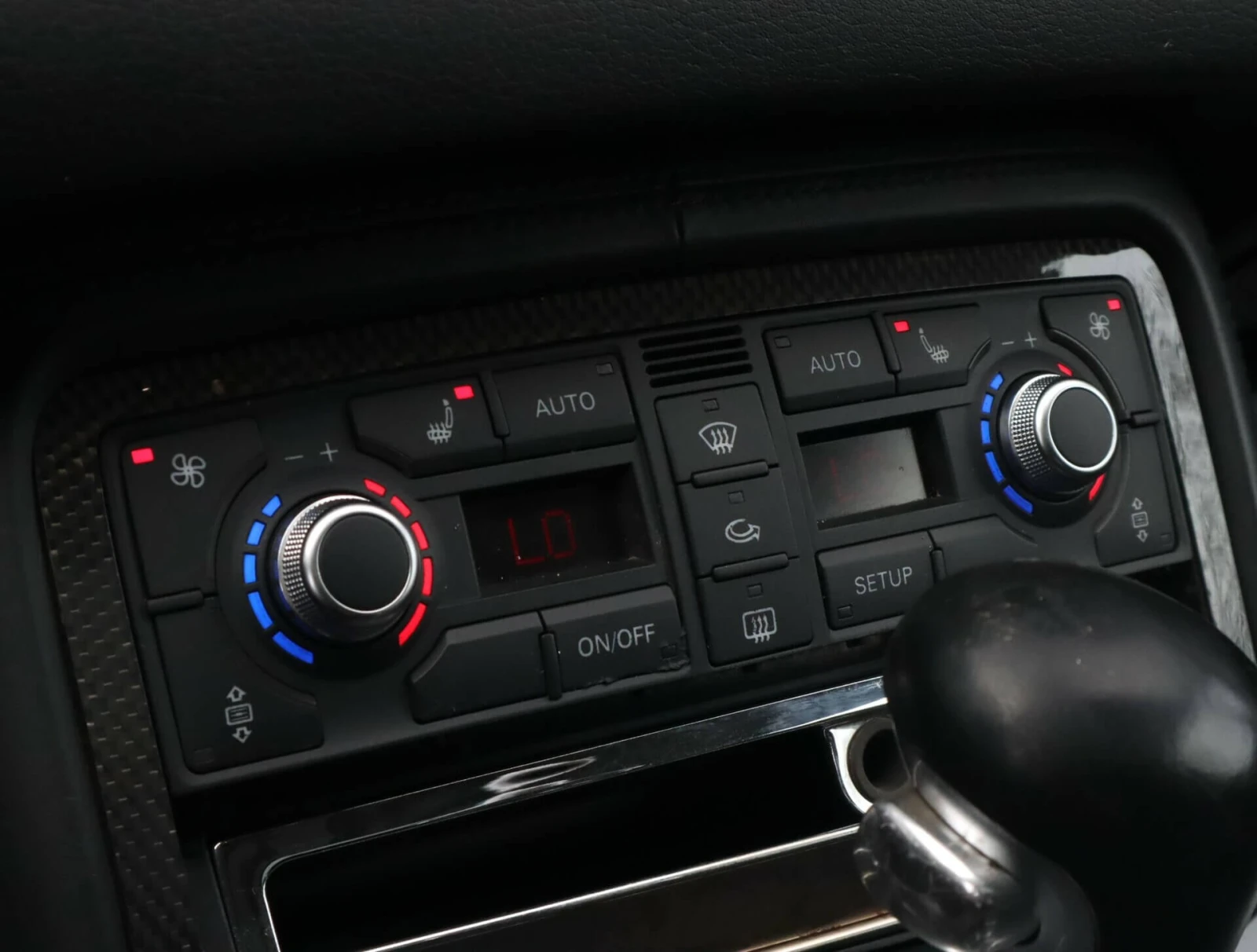 Audi S8 5.2FSI/Distronic/Lane Assist/Side Assist/Carbon/По, снимка 12 - Автомобили и джипове - 54062766