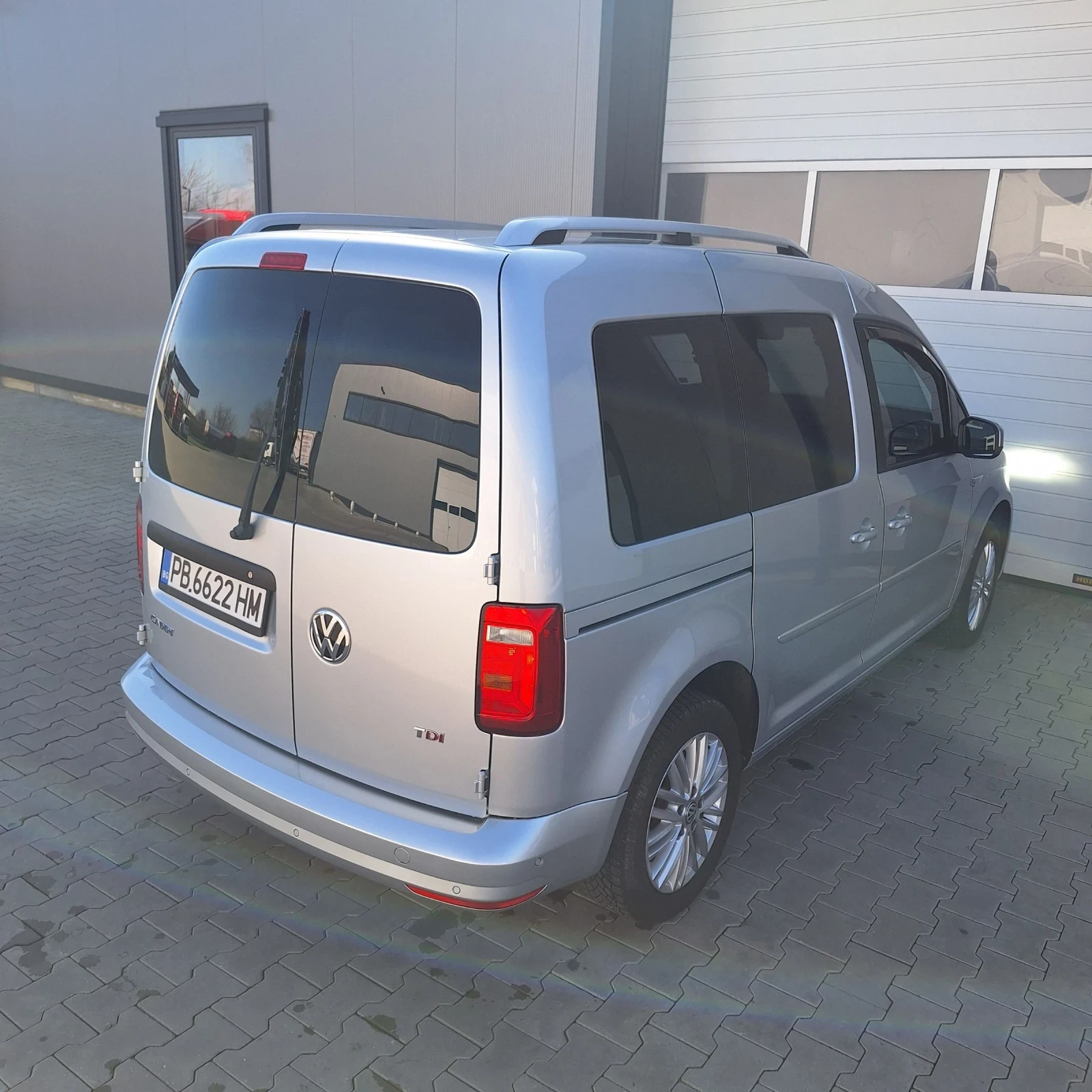 VW Caddy 2.0 TDI 150 к.с. (6-степенна ръчна), снимка 5 - Автомобили и джипове - 54114364