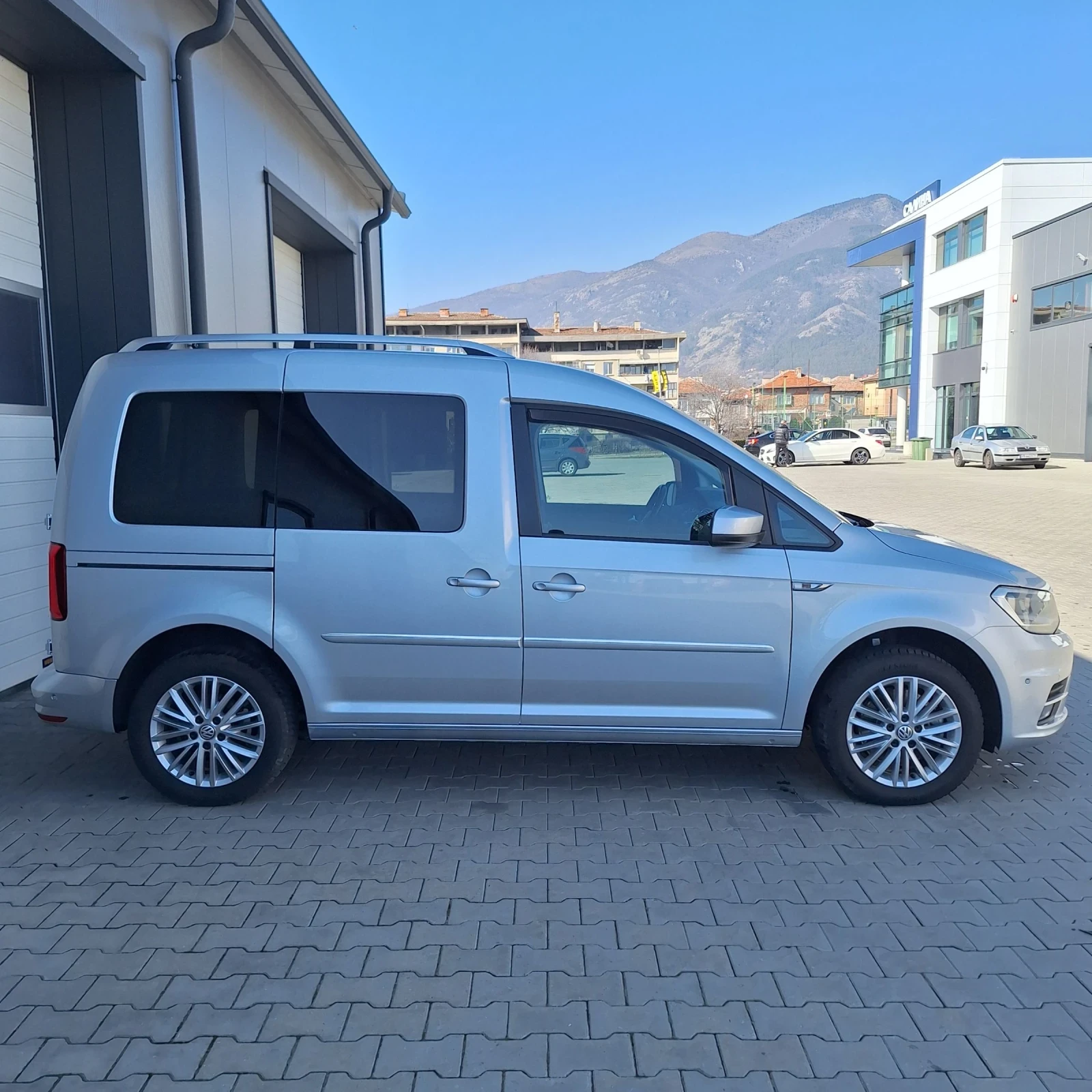 VW Caddy 2.0 TDI 150 к.с. (6-степенна ръчна), снимка 2 - Автомобили и джипове - 54114364