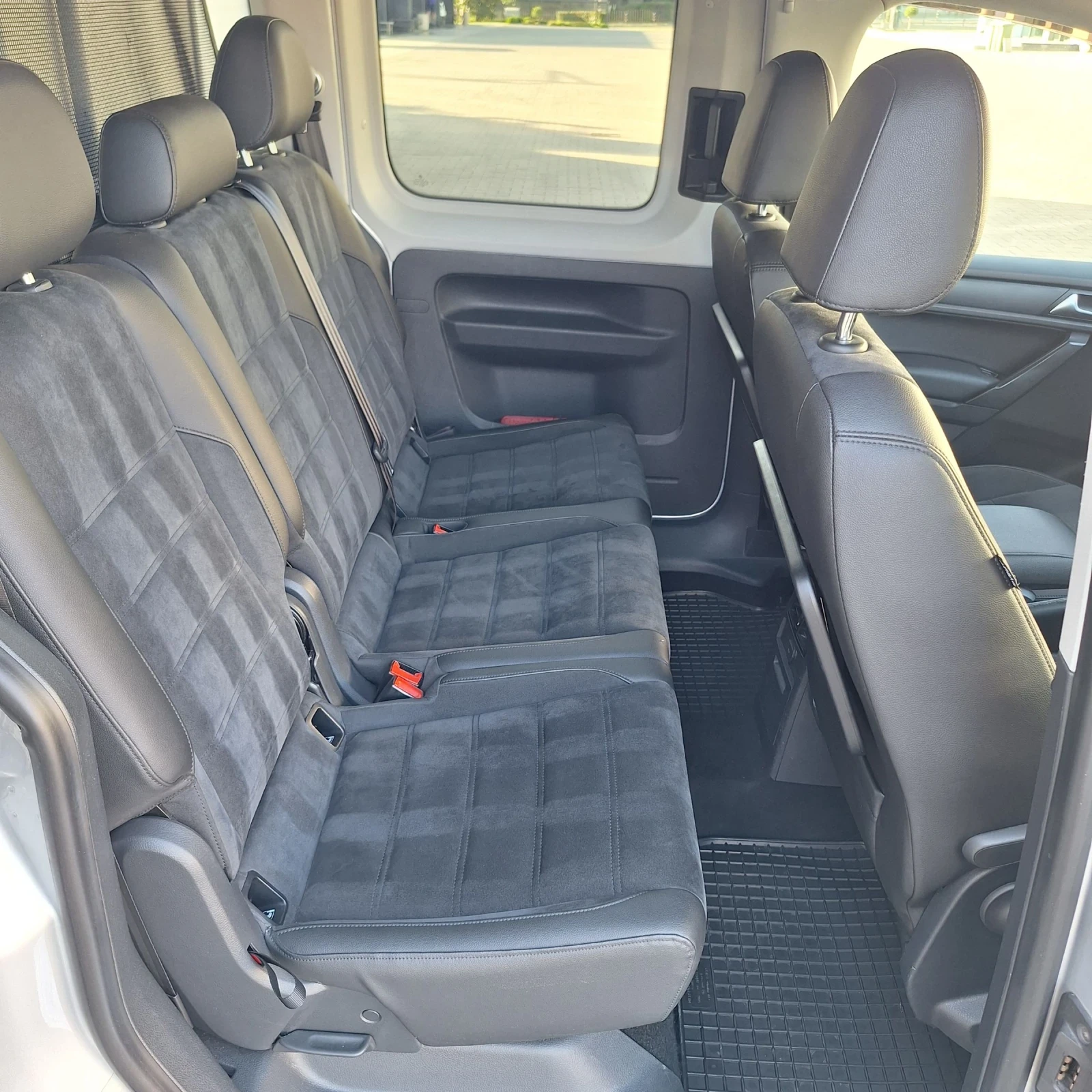 VW Caddy 2.0 TDI 150 к.с. (6-степенна ръчна), снимка 11 - Автомобили и джипове - 54114364