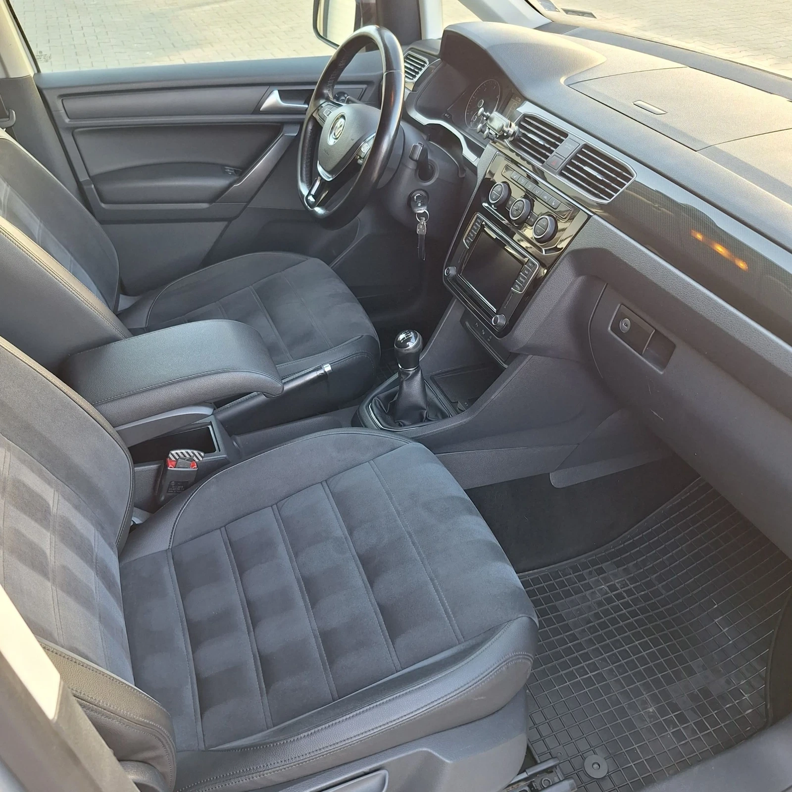 VW Caddy 2.0 TDI 150 к.с. (6-степенна ръчна), снимка 10 - Автомобили и джипове - 54114364