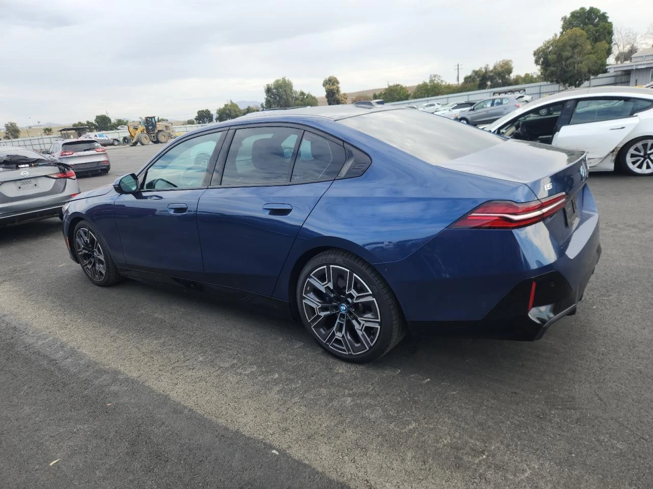 BMW i5 eDrive40 Sedan, снимка 2 - Автомобили и джипове - 54152639