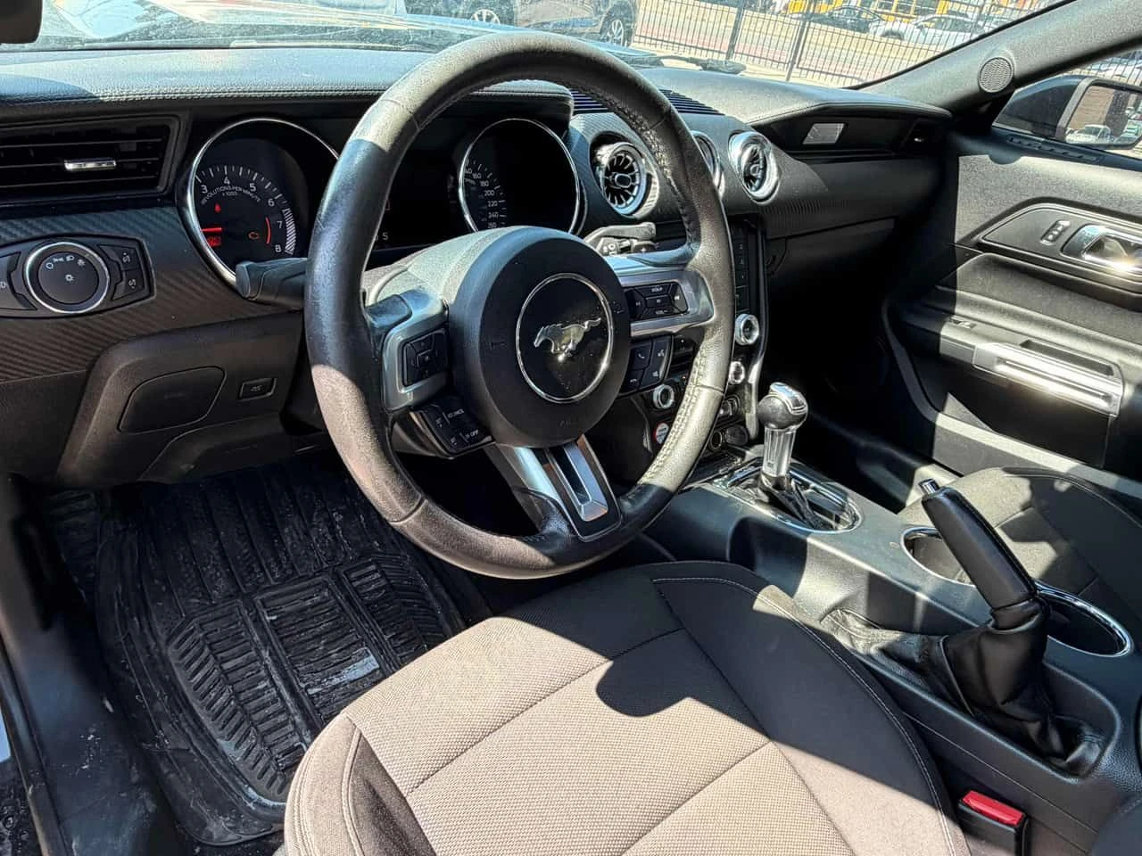 Ford Mustang * V6 * CARFAX * ��� ������������ ������ | Mobile.bg � ����������� 5