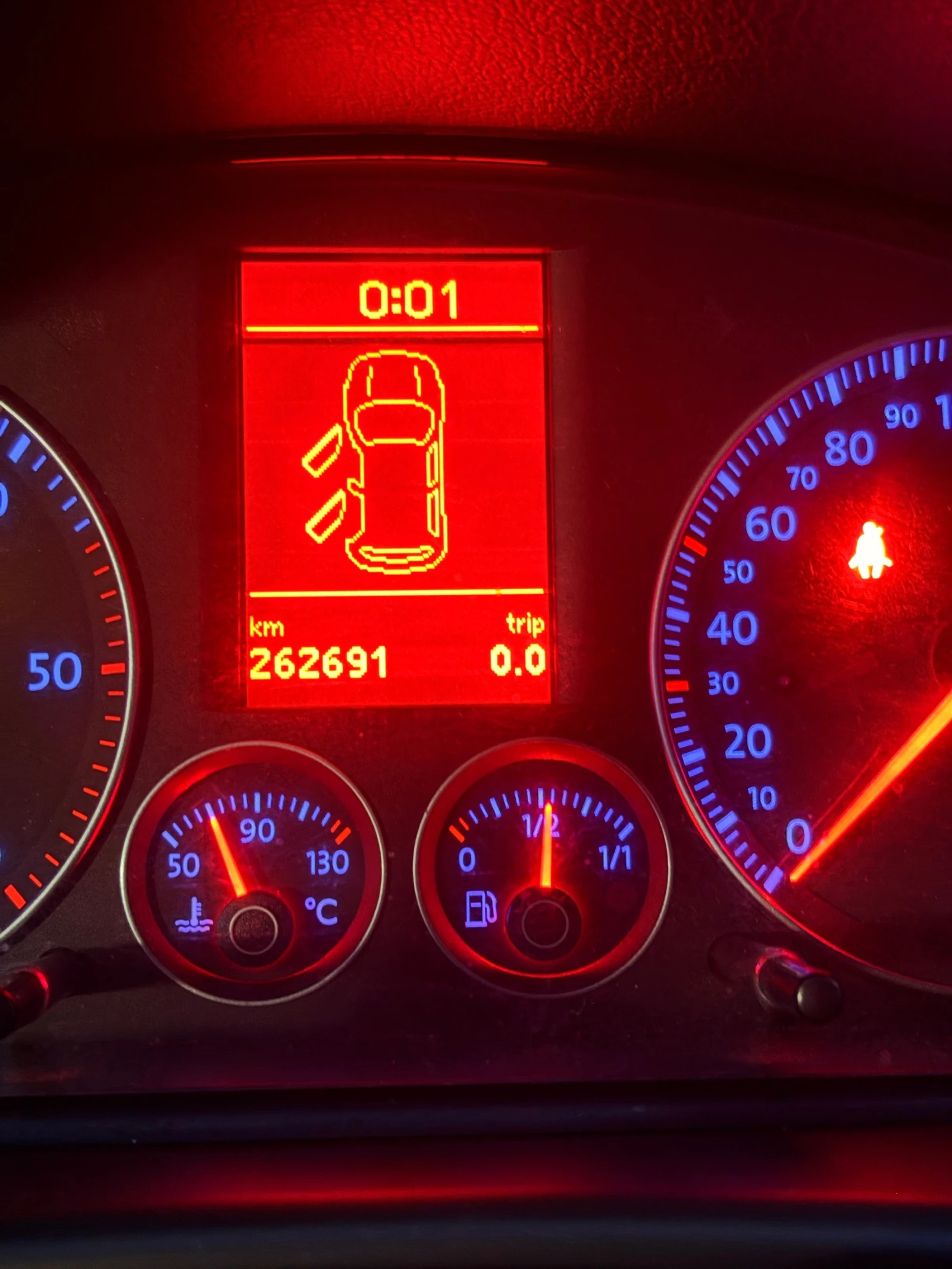 VW Touran, снимка 9 - Автомобили и джипове - 55365850