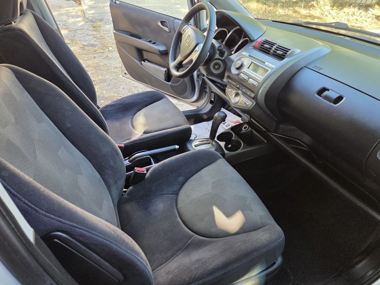 Honda Jazz 1.3 avtomatik, снимка 9 - Автомобили и джипове - 56112390