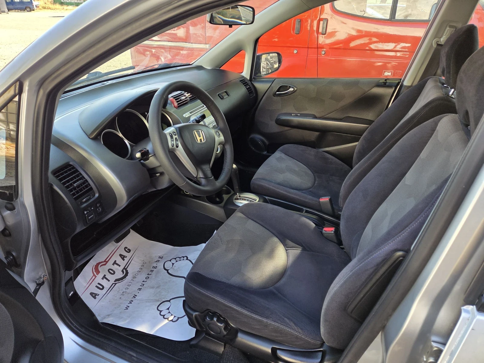 Honda Jazz 1.3 avtomatik, снимка 5 - Автомобили и джипове - 56112390
