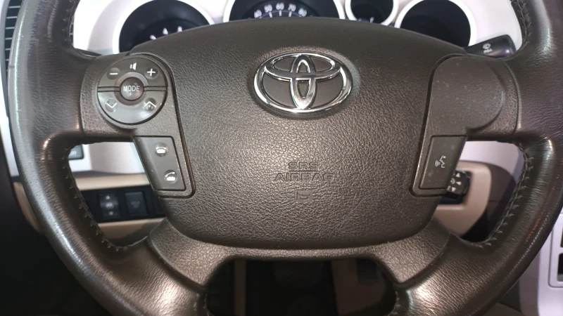 Toyota Tundra, снимка 11 - Автомобили и джипове - 50748068