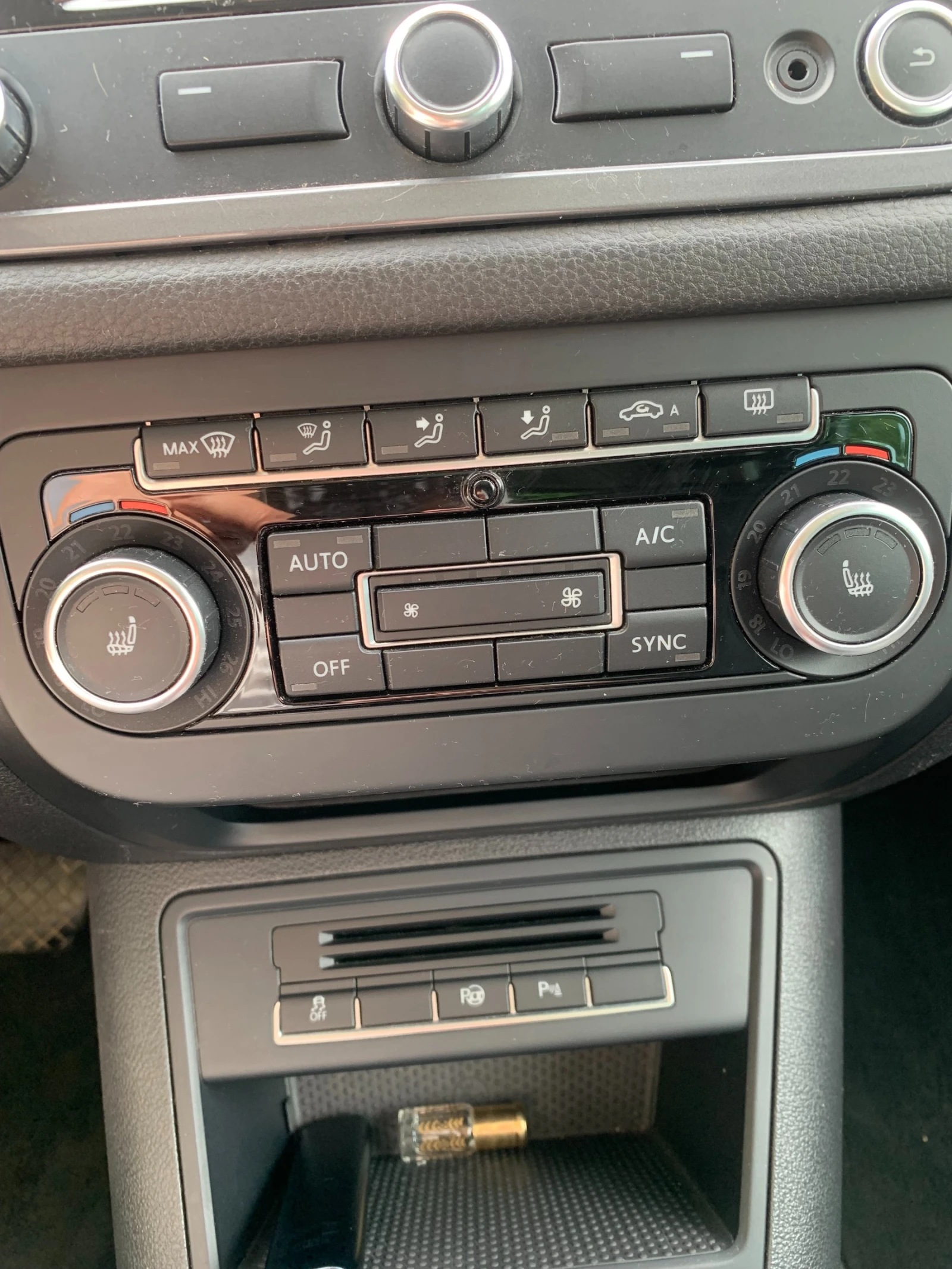 VW Tiguan TIGUAN 2.0 Tsi // FULL , снимка 16 - Автомобили и джипове - 54550816