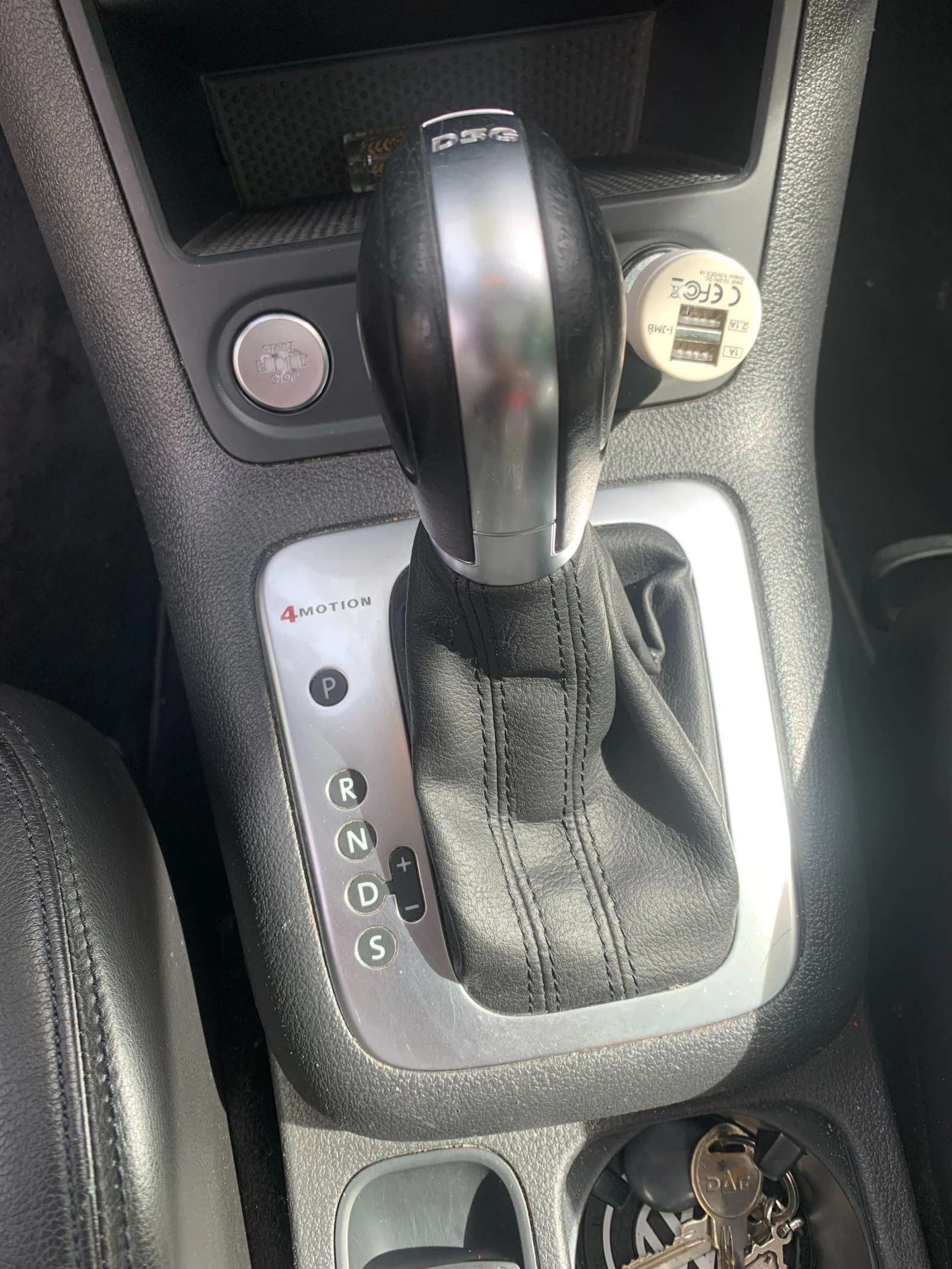 VW Tiguan TIGUAN 2.0 Tsi // FULL , снимка 8 - Автомобили и джипове - 54550816