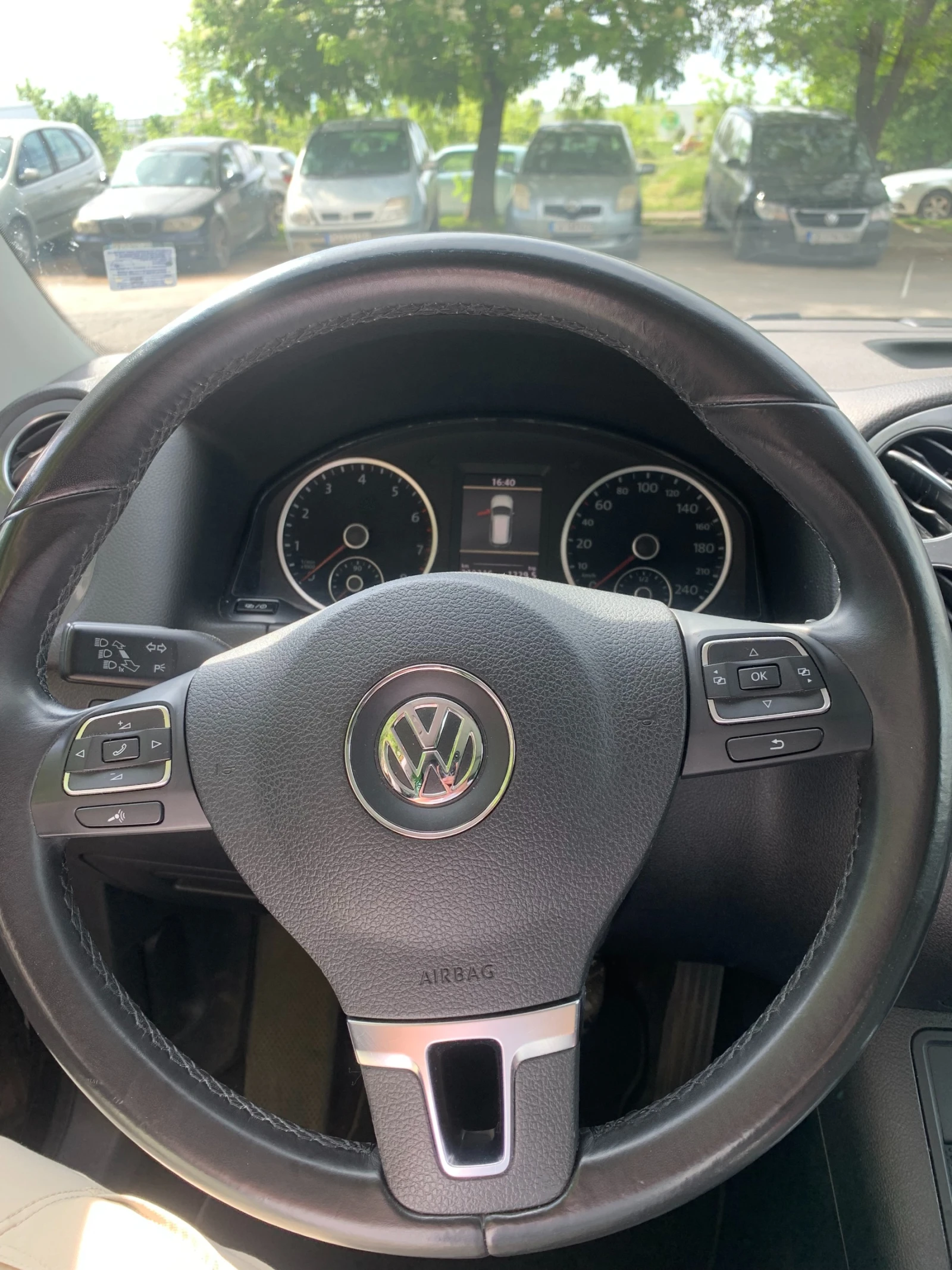 VW Tiguan TIGUAN 2.0 Tsi // FULL , снимка 15 - Автомобили и джипове - 54550816