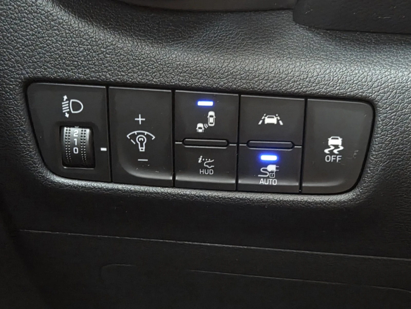 Hyundai Kona 64KWh/Premium/Шибидах/Теглич, снимка 15 - Автомобили и джипове - 54703455