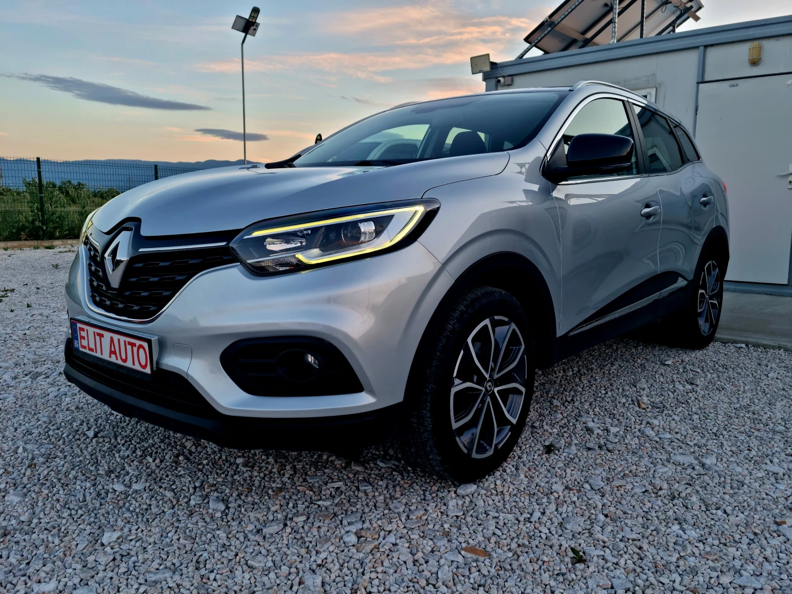 Renault Kadjar 1.5 DCI 115ks.EVRO 6D Facelift, снимка 2 - Автомобили и джипове - 54779401
