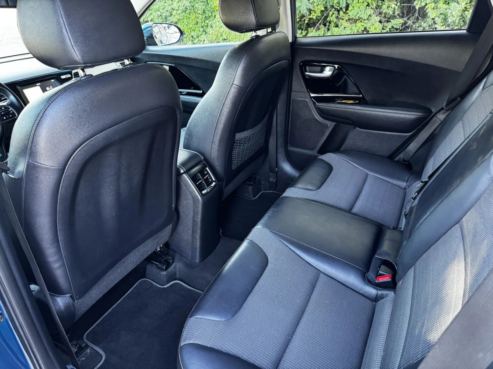 Kia Niro 1.6 Hybrid, снимка 9 - Автомобили и джипове - 55097259