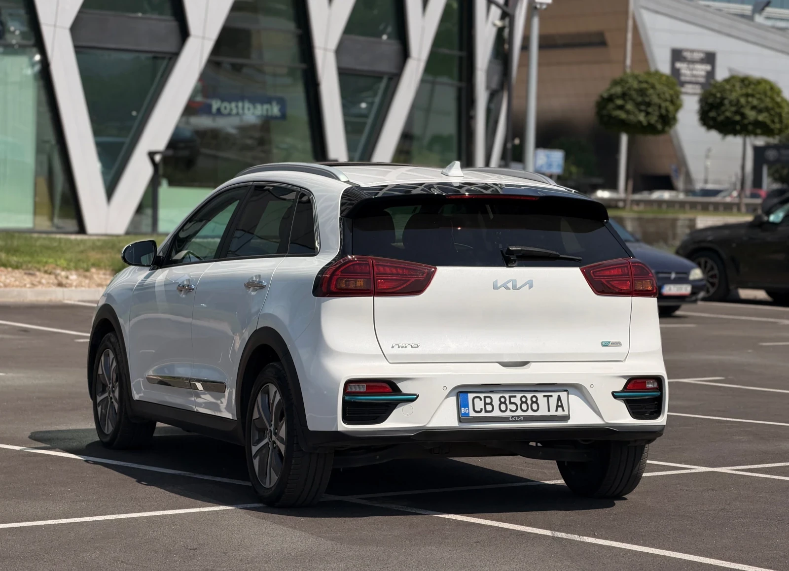 Kia Niro 64kwh-Гаранция-Всички екстри-Лизинг, снимка 8 - Автомобили и джипове - 55749309